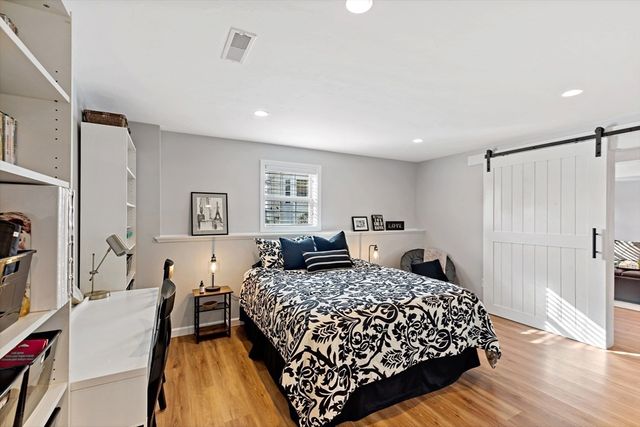 520 Raymond Rd, Plymouth, MA 02360