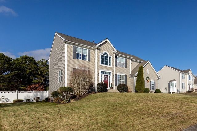 520 Raymond Rd, Plymouth, MA 02360