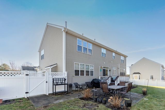 520 Raymond Rd, Plymouth, MA 02360