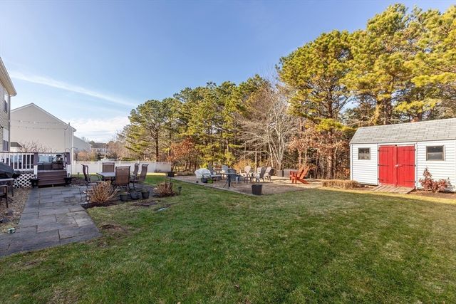 520 Raymond Rd, Plymouth, MA 02360