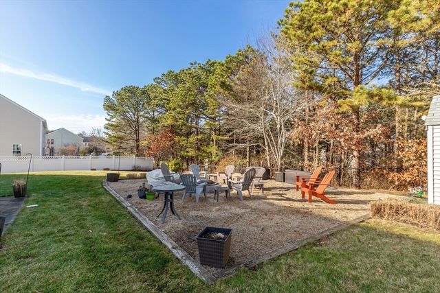 520 Raymond Rd, Plymouth, MA 02360