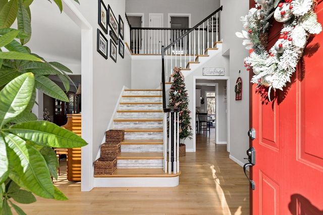 520 Raymond Rd, Plymouth, MA 02360