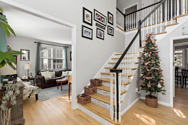 520 Raymond Rd, Plymouth, MA 02360