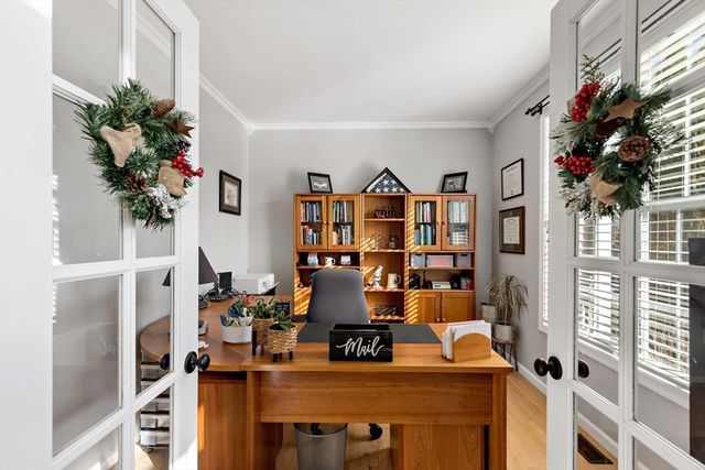 520 Raymond Rd, Plymouth, MA 02360