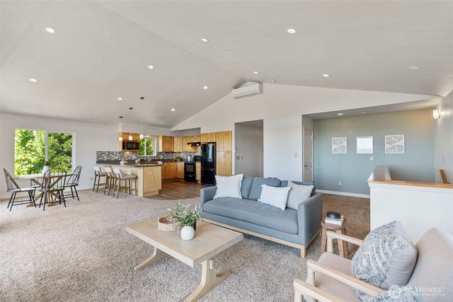 206 Fawnhill Drive, Salkum, WA 98582
