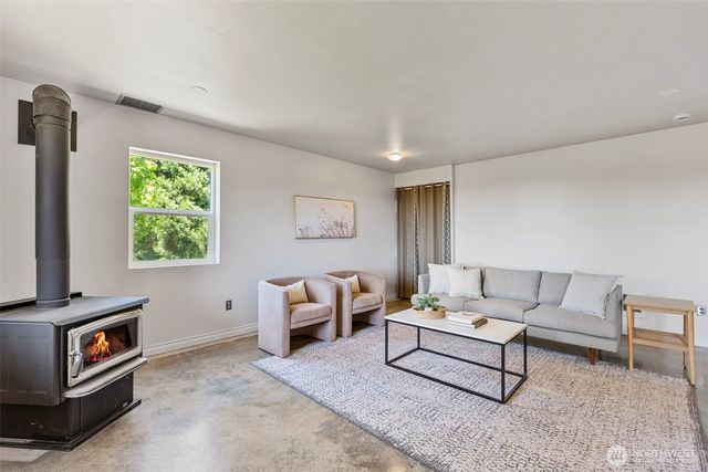 206 Fawnhill Drive, Salkum, WA 98582