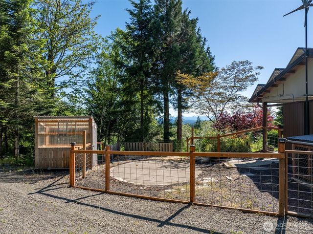 206 Fawnhill Drive, Salkum, WA 98582