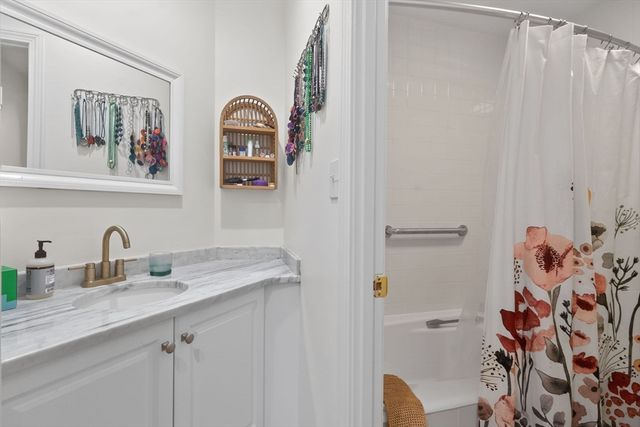 7 S Stone Mill Drive 412, Dedham, MA 02026