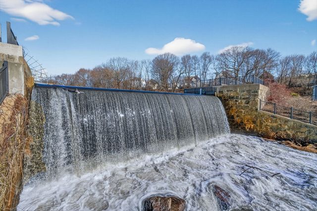 7 S Stone Mill Drive 412, Dedham, MA 02026