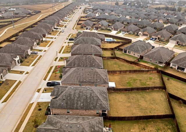 3027 Moccasin Lane, Aubrey, TX 76227