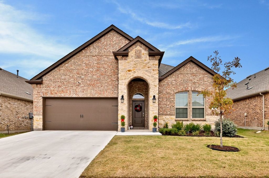 3027 Moccasin Lane, Aubrey, TX 76227