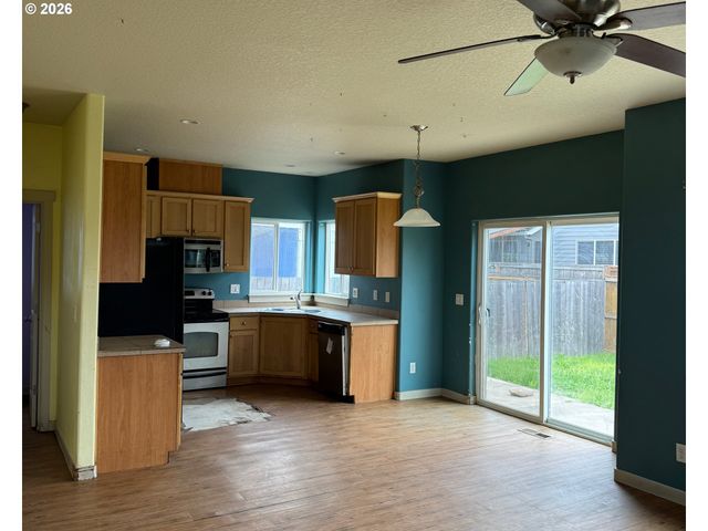 601 ST CHARLES St, Eugene, OR 97402