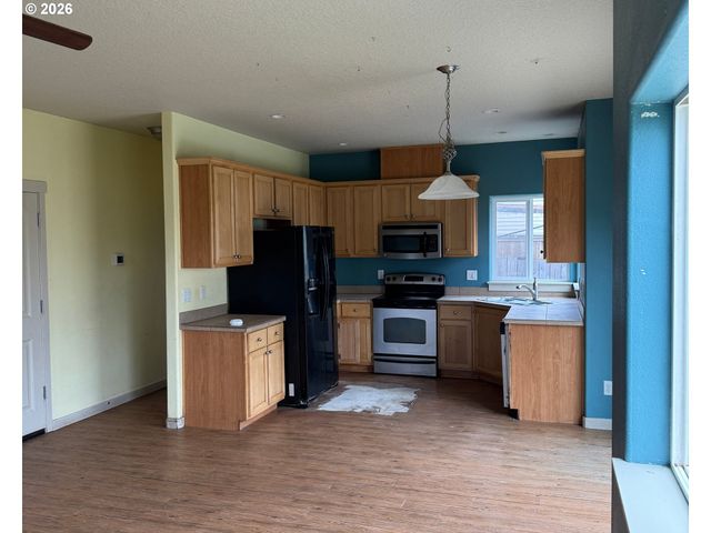 601 ST CHARLES St, Eugene, OR 97402
