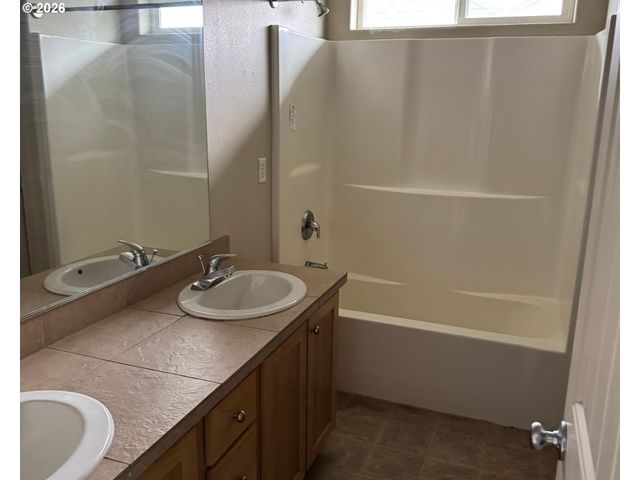 601 ST CHARLES St, Eugene, OR 97402