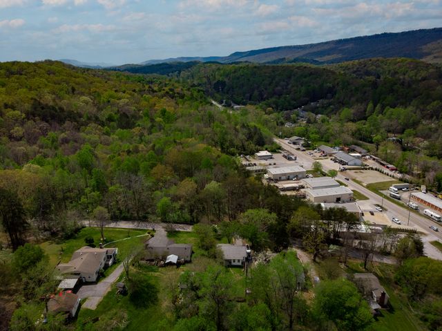 21 Dowlen Road, Hixson, TN 37343