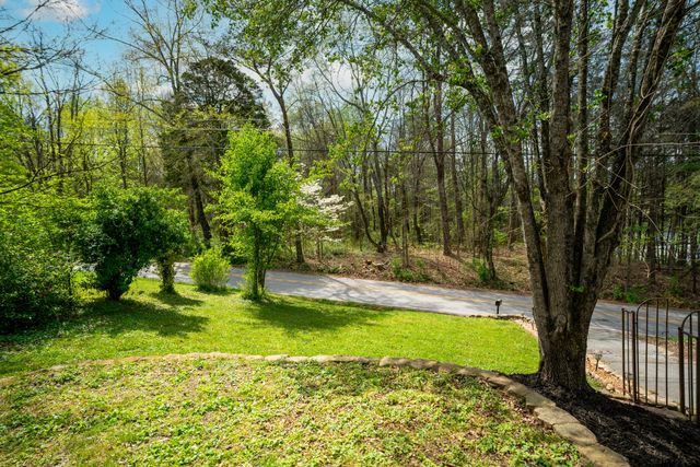 21 Dowlen Road, Hixson, TN 37343