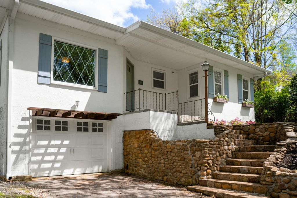 21 Dowlen Road, Hixson, TN 37343