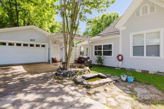 107 E Sullenberger Avenue, Malvern, AR 72104