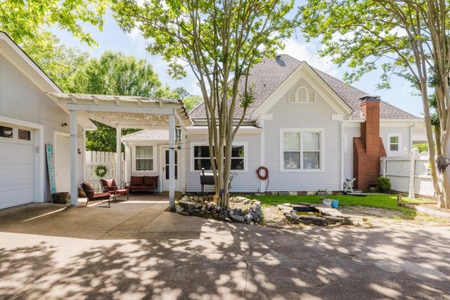 107 E Sullenberger Avenue, Malvern, AR 72104