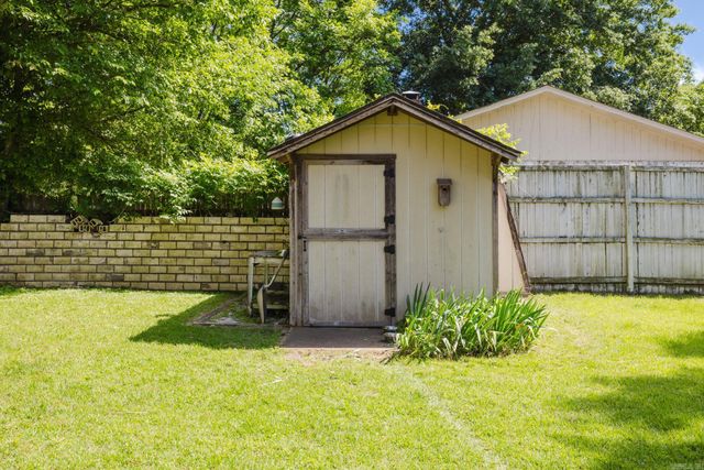 107 E Sullenberger Avenue, Malvern, AR 72104