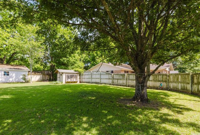 107 E Sullenberger Avenue, Malvern, AR 72104