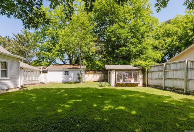 107 E Sullenberger Avenue, Malvern, AR 72104