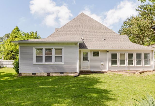 107 E Sullenberger Avenue, Malvern, AR 72104