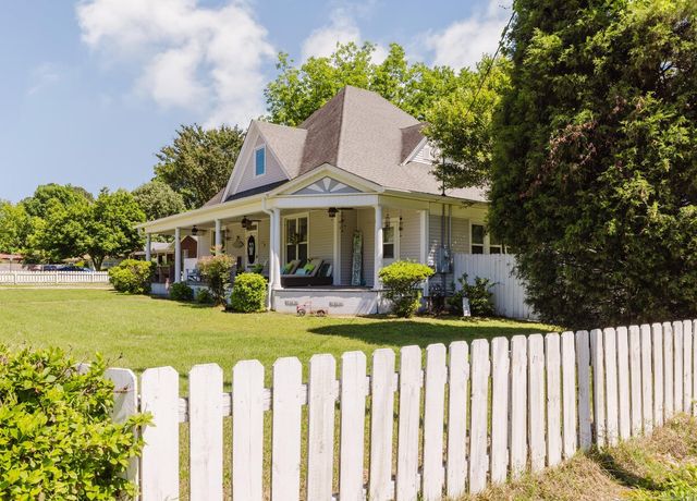 107 E Sullenberger Avenue, Malvern, AR 72104