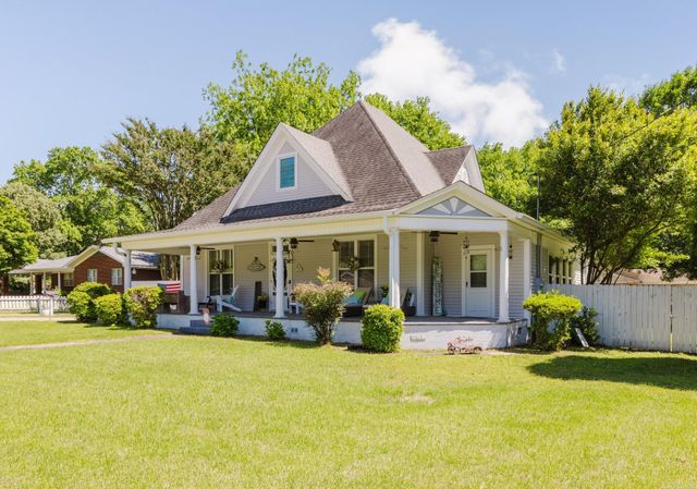107 E Sullenberger Avenue, Malvern, AR 72104