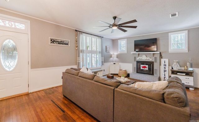 107 E Sullenberger Avenue, Malvern, AR 72104