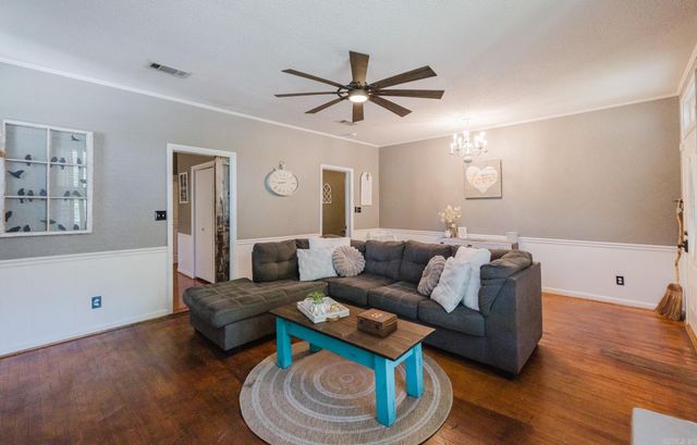 107 E Sullenberger Avenue, Malvern, AR 72104