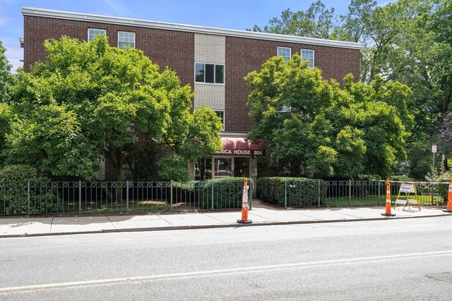 804 Centre Street 8, Boston, MA 02130