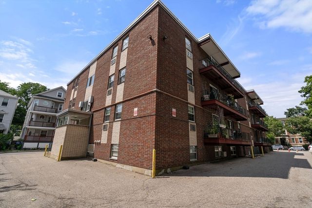 804 Centre Street 8, Boston, MA 02130