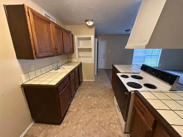 1813 Legend Drive, Garland, TX 75040