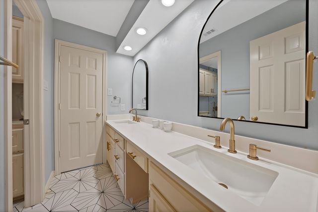 2907 Arbor Oaks Drive, Arlington, TX 76006