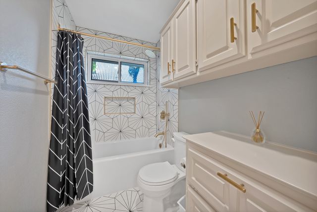 2907 Arbor Oaks Drive, Arlington, TX 76006