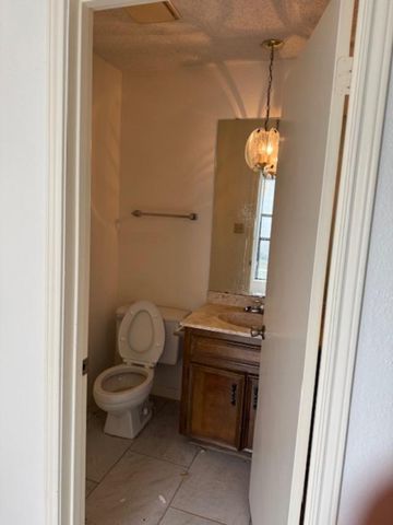 8333 Fathom CIR B, Austin, TX 78750