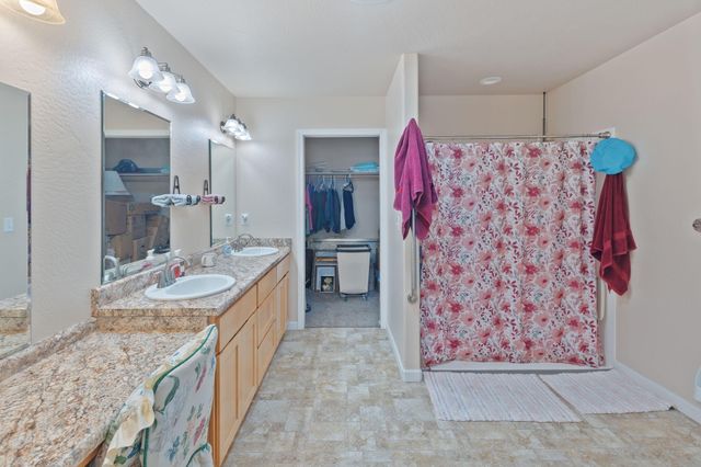 8576 E Evans Creek Road, Rogue River, OR 97537