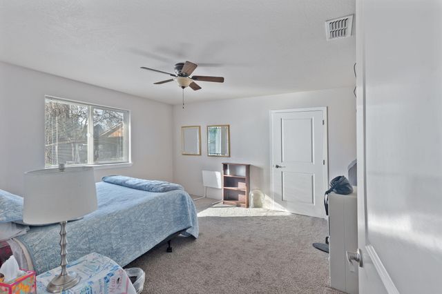 8576 E Evans Creek Road, Rogue River, OR 97537