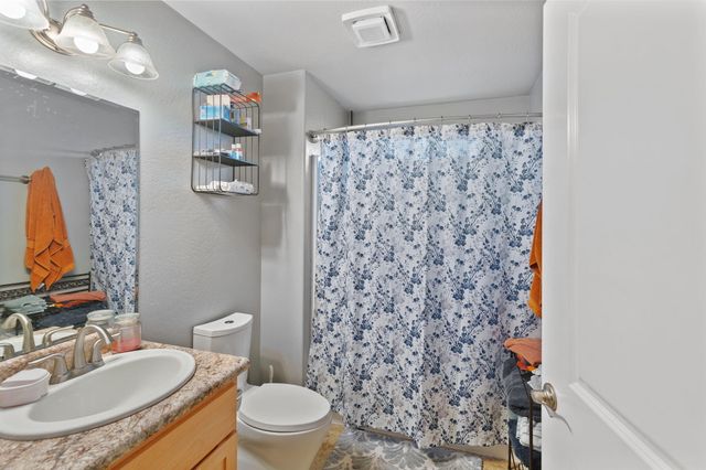 8576 E Evans Creek Road, Rogue River, OR 97537