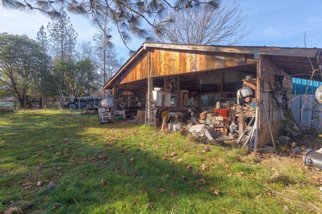 8576 E Evans Creek Road, Rogue River, OR 97537