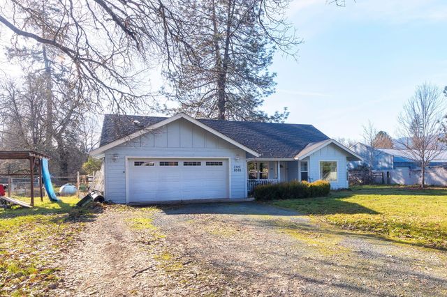 8576 E Evans Creek Road, Rogue River, OR 97537