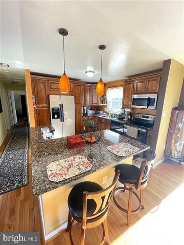 6812 BEN FRANKLIN RD, Springfield, VA 22150