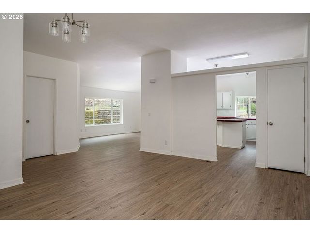 27561 S RINGO Rd, Mulino, OR 97042