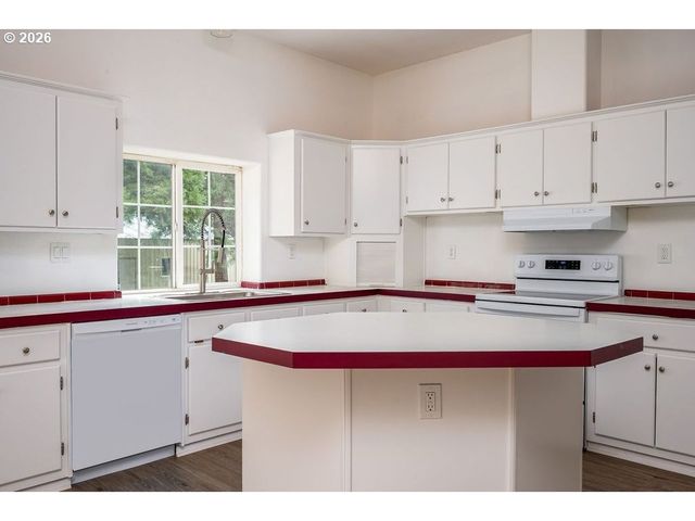 27561 S RINGO Rd, Mulino, OR 97042