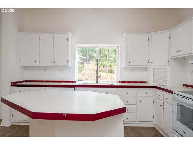 27561 S RINGO Rd, Mulino, OR 97042