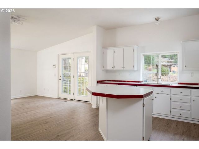 27561 S RINGO Rd, Mulino, OR 97042