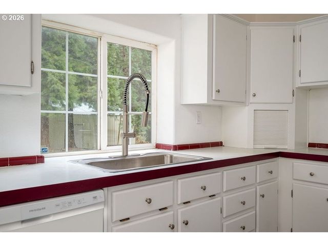 27561 S RINGO Rd, Mulino, OR 97042