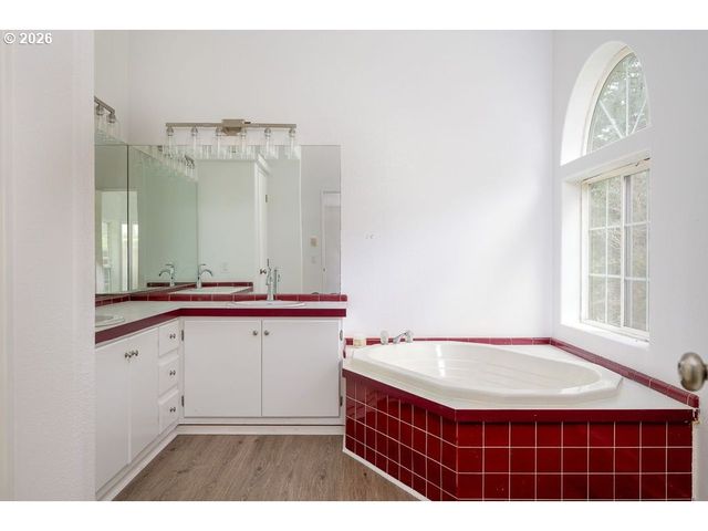 27561 S RINGO Rd, Mulino, OR 97042