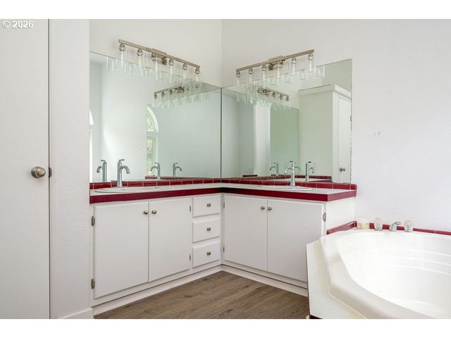 27561 S RINGO Rd, Mulino, OR 97042